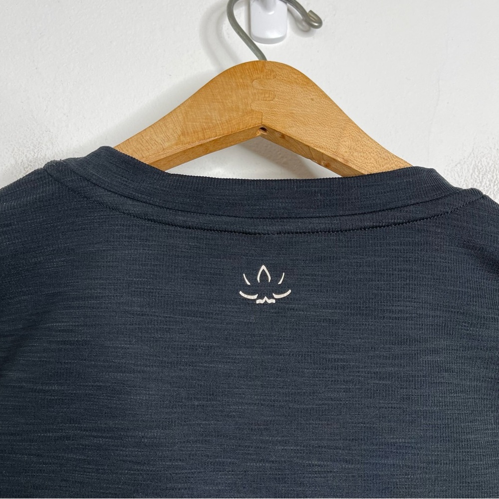 Beyond Yoga Heather Rib Groove Long Sleeve Twist Cropped Top Black Heather Sz M - Picture 11 of 16